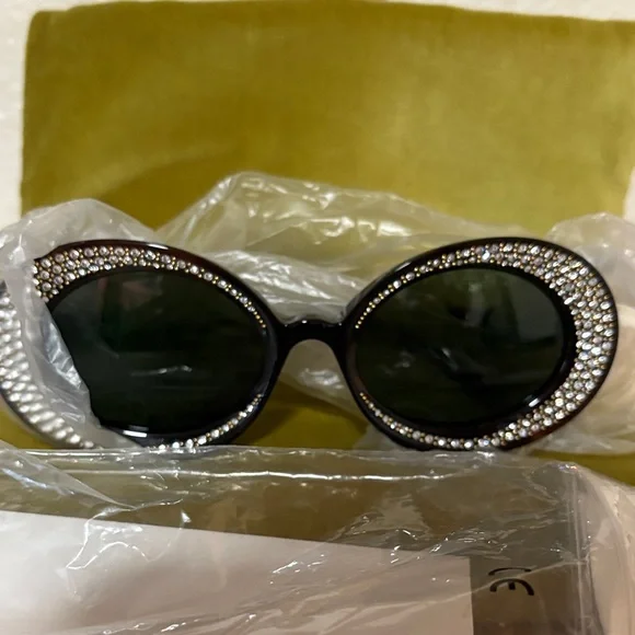 Gucci Hollywood Forever Rhinestone Sunglasses NWT GUCCI | GG0897S 001 | HEART SUNGLASSES | HOLLYWOOD FOREVER  main image 4